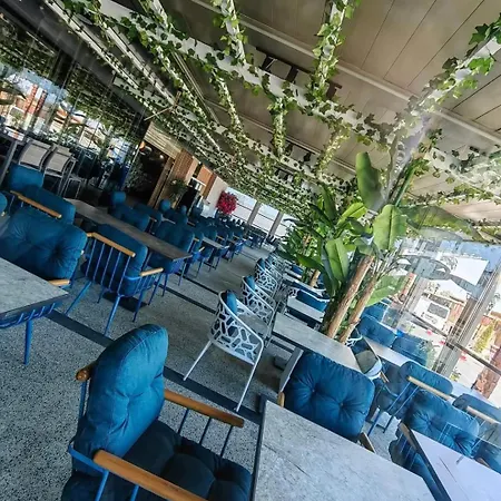 Theo In Building Stefan Năvodari