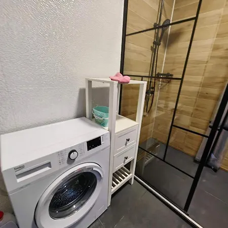 Lejlighed Theo In Building Stefan Năvodari