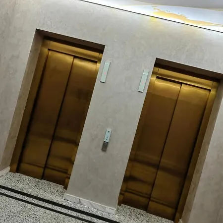 Theo In Building Stefan